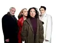 Die Hauptdarsteller der Serie "Killing Eve" posieren für ein Gruppenfoto.