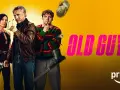 Actionhelden im Einsatz: Ein Mann, eine Frau und ein junger Mann mit Waffen und Granaten. "Old Guy" – ein Film, der 2025 für Spannung sorgt.