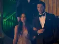 Lucifer und Chloe in schicken Outfits, ein Moment aus Lucifer Staffel 4.
