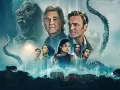 King Kong brüllt, während die MONARCH Staffel 2-Besetzung vor einer stürmischen Kulisse und einem tentakelartigen Monster steht.