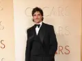 Jacob Elordi in einem schwarzen Smoking vor dem Oscars-Logo. Seine Filme und Serien sind ein Muss für Fans.