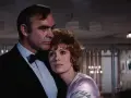Sean Connery als James Bond und Jill St. John in einer Szene aus "Diamantenfieber", dem siebten Film der James-Bond-Reihe.
