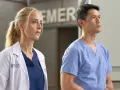 Ärzte im Grey Sloan Memorial Hospital, bereit für die Herausforderungen von Grey's Anatomy Staffel 22.
