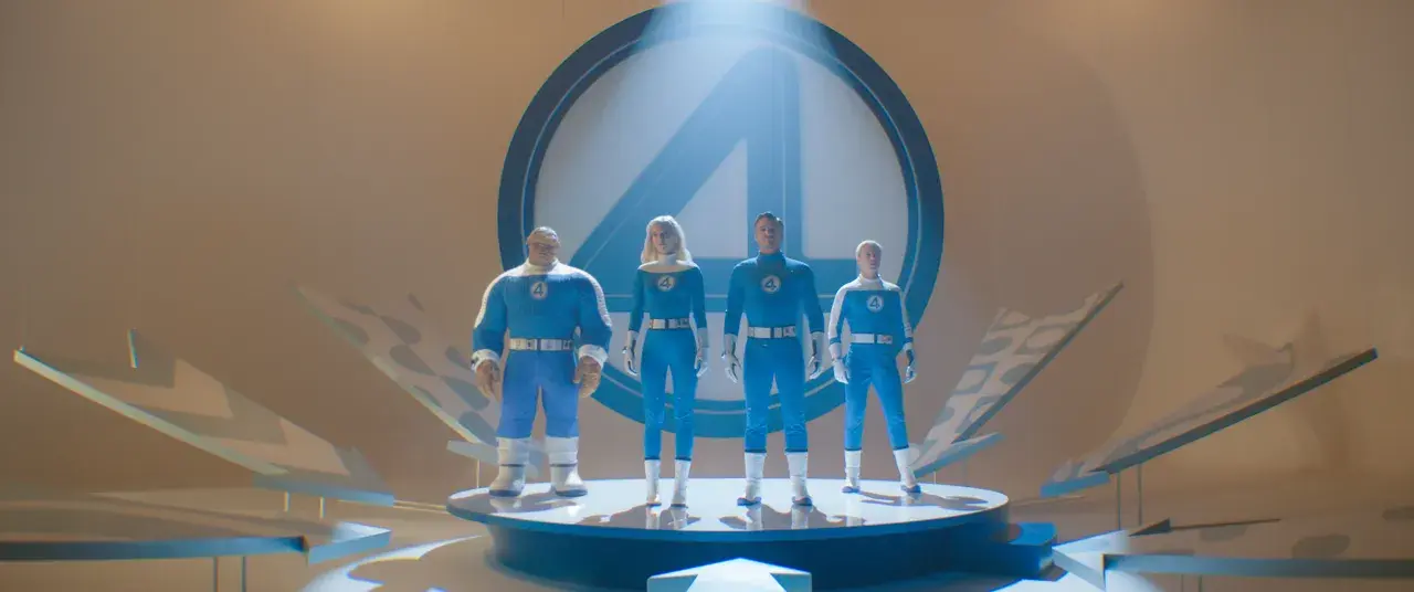 Die Fantastic Four stehen im Rampenlicht, bereit für ihr Abenteuer im Jahr 2025.