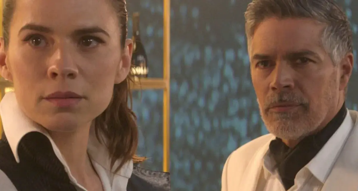 Die besetzung von Mission: Impossible – Dead Reckoning Teil Eins: Hayley Atwell und Esai Morales in ernsten Momenten.