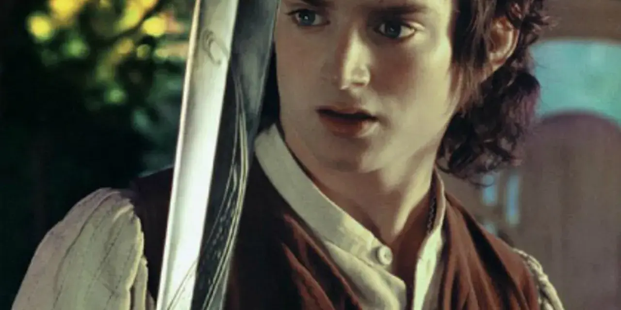 Elijah Wood als Frodo Beutlin mit seinem Schwert Stich. Ein ikonischer Moment aus den Filmen von Elijah Wood.