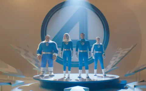 Die Fantastic Four stehen im Rampenlicht, bereit für ihr Abenteuer im Jahr 2025.