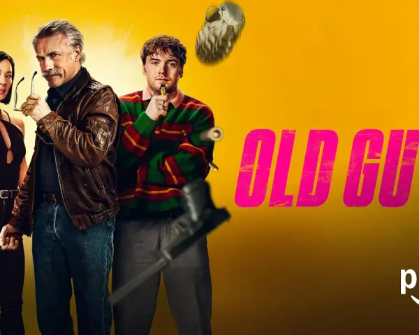 Actionhelden im Einsatz: Ein Mann, eine Frau und ein junger Mann mit Waffen und Granaten. "Old Guy" – ein Film, der 2025 für Spannung sorgt.