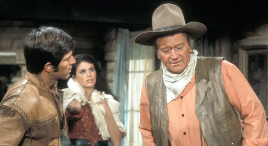 John Wayne, Rock Hudson und eine Frau im Western-Look. Die besetzung von Rio Lobo in Aktion.