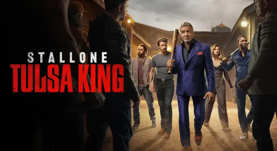 Sylvester Stallone als Dwight Manfredi, der "Tulsa King", geht mit seinem Team, bereit für Staffel 4.
