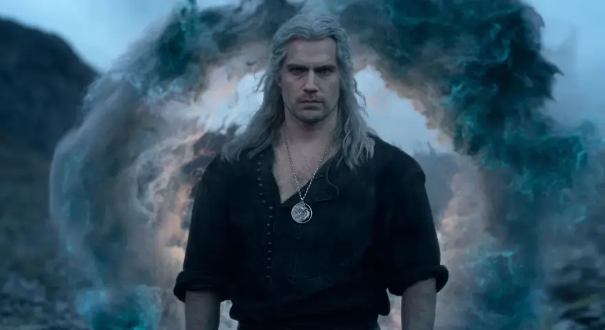 Geralt von Riva, mit seinem ikonischen silbernen Haar und dem Hexer-Medaillon, steht vor einem portalartigen Wirbel aus magischem Rauch. Die Szene deutet auf die Ereignisse von **The Witcher Staffel 3** hin.