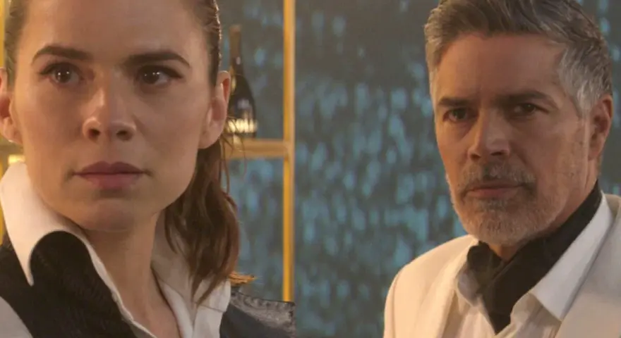 Die besetzung von Mission: Impossible – Dead Reckoning Teil Eins: Hayley Atwell und Esai Morales in ernsten Momenten.