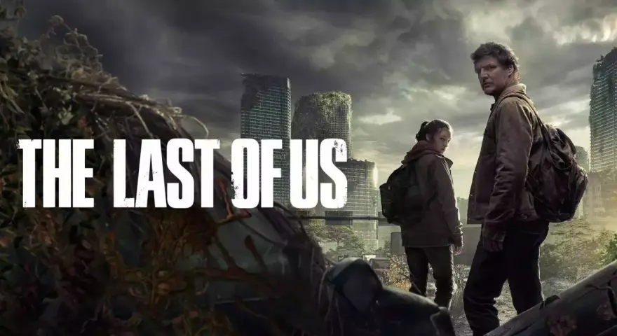 Joel und Ellie, die Hauptfiguren aus "The Last of Us", stehen vor einer zerstörten Stadt.