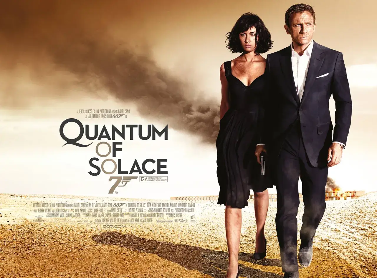 Daniel Craig als James Bond 007 und Olga Kurylenko in