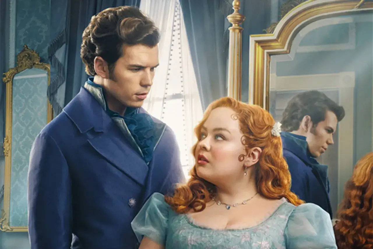 Penelope und Colin im Stil von Bridgerton Staffel 3. Ein Mann in blauer Uniform blickt auf eine Frau mit roten Locken.