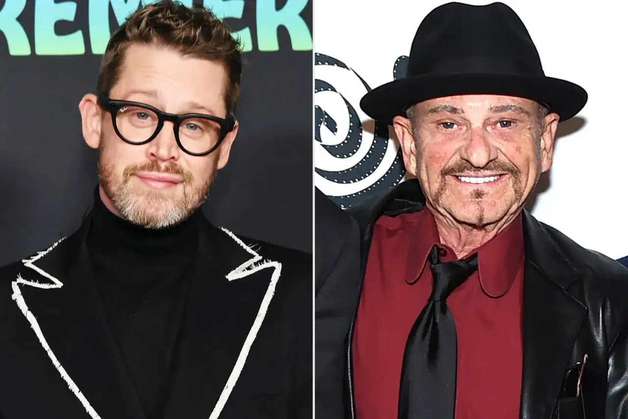 Macaulay Culkin und Joe Pesci, Stars der Besetzung von Kevin – Allein zu Haus, lächeln in die Kamera.