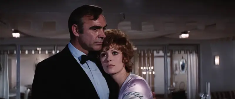 Sean Connery als James Bond und Jill St. John in einer Szene aus "Diamantenfieber", dem siebten Film der James-Bond-Reihe.